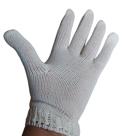 Vintage Cream Ivory Knit Stretch intricate knit pattern gloves - Picture 3 of 9